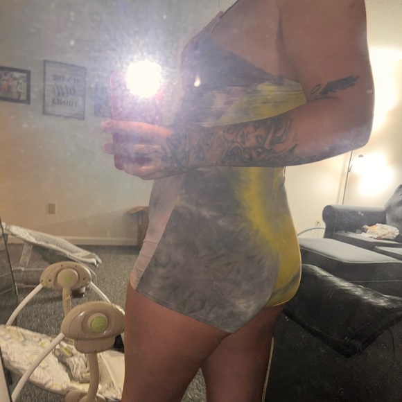 Romper 🩱 - Picture 3 of 4